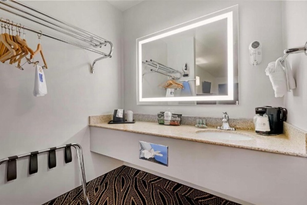 Best Western Red Carpet Inn image 25